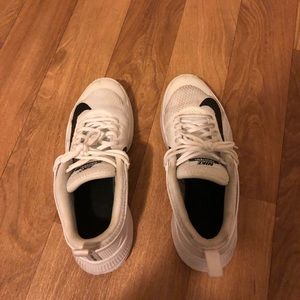 Nike womens volleyball shoes